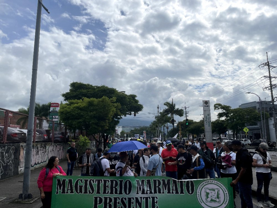 Después de 13 meses del cambio de modelo en la salud de los profesores, las mejoras no se evidencian.