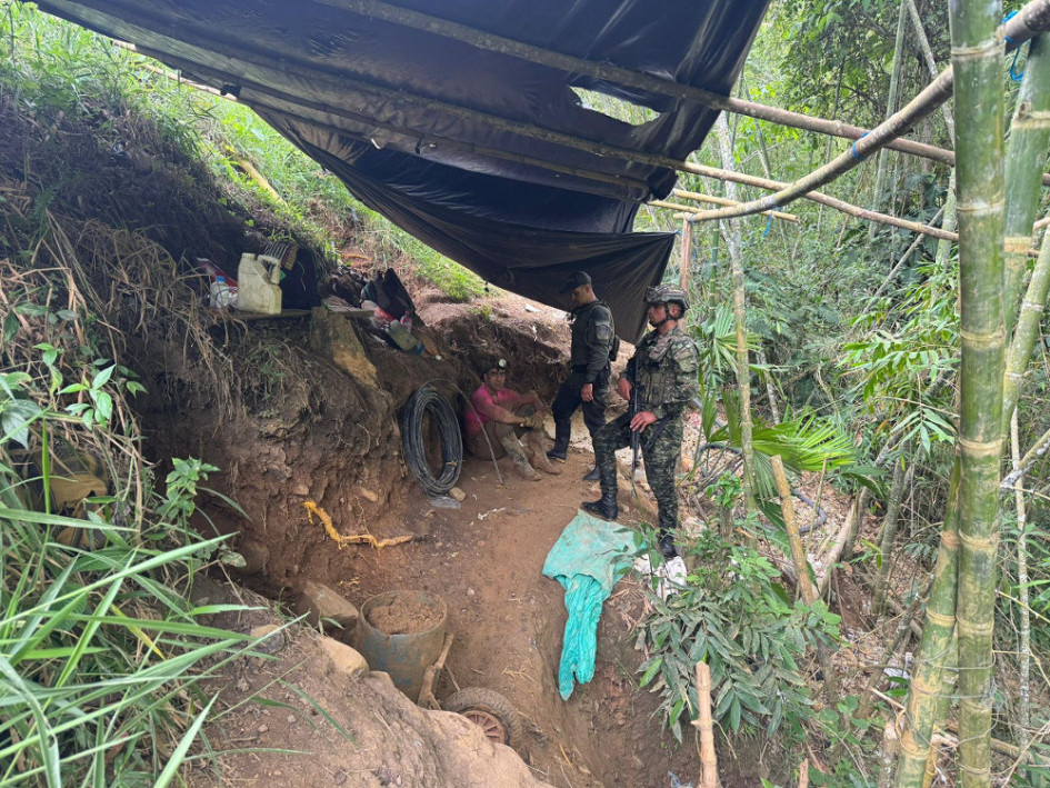 A los 15 capturados los sorprendieron mientras ejercían minería ilegal.