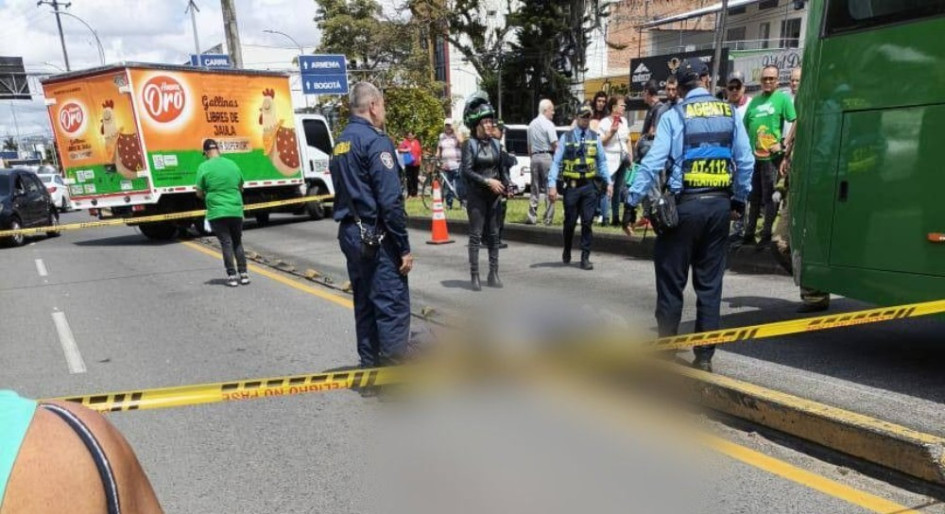 La mujer tenía 39 años y al parecer no cruzó por uno de los pasos peatonales 