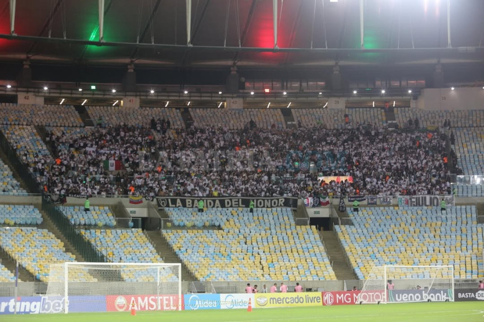 Hinchas del Once Caldas en el Maracaná.