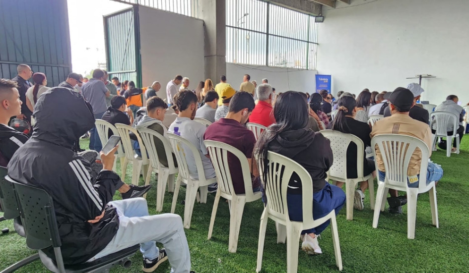 Este era el panorama en la mañana de este miércoles (4 de junio) en el camerino visitante de estadio Palogrande para comprar los abonos del Once Caldas para los cuadrangulares.