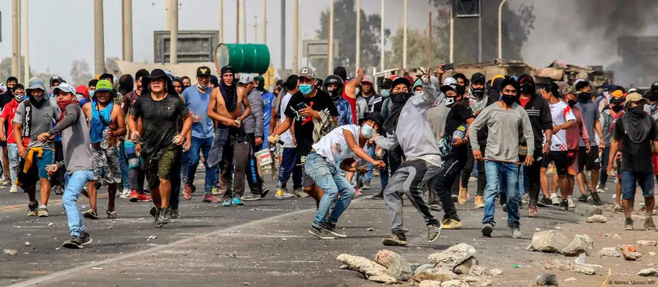 La acusación fiscal a los policías incluye lesiones graves y leves contra otros 74 manifestantes y abuso de autoridad. 