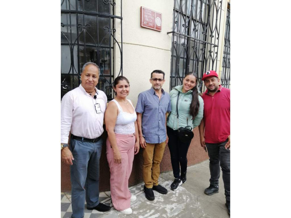 La investigación la realizan 14 estudiantes, en compañía de un docente. 