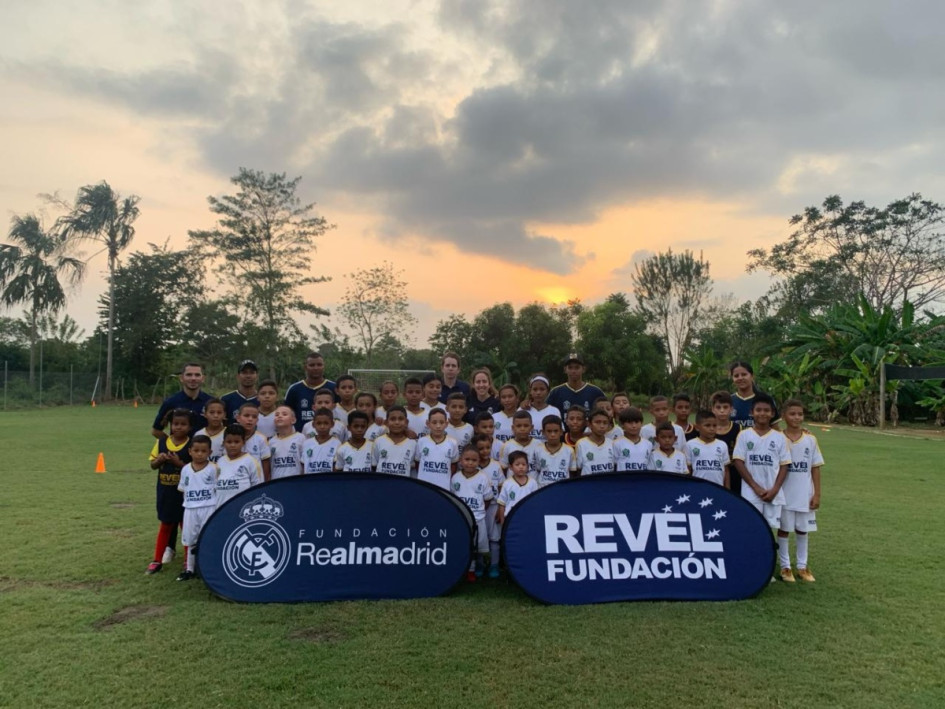 Foto de referencia de la Fundación Revel, del Real Madrid, que fortalece alianzas entre Europa y América. ¿De qué habló el presidente de la entidad con el gobernador de Caldas?