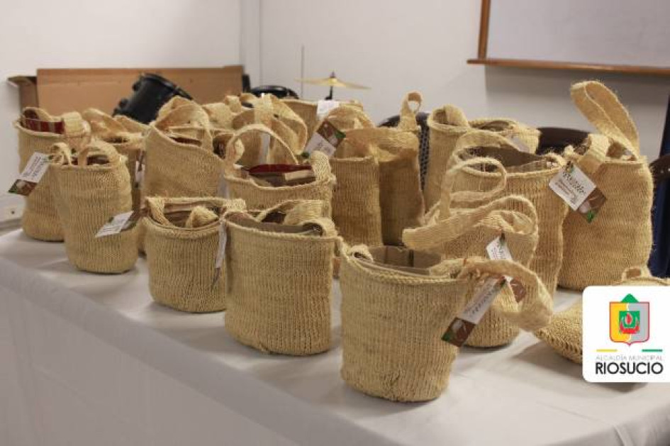 Foto I Facebook Alcaldía / Q´HUBO  El talento de privados de la libertad en Riosucio sale a flote con estos con estos productos. La Alcaldía invita a que la comunidad los adquiera para apoyar sus procesos y darles una voz de aliento. productos. La Alcaldía invita a que la comunidad los adquiera para apoyar sus procesos y darles una voz de aliento.