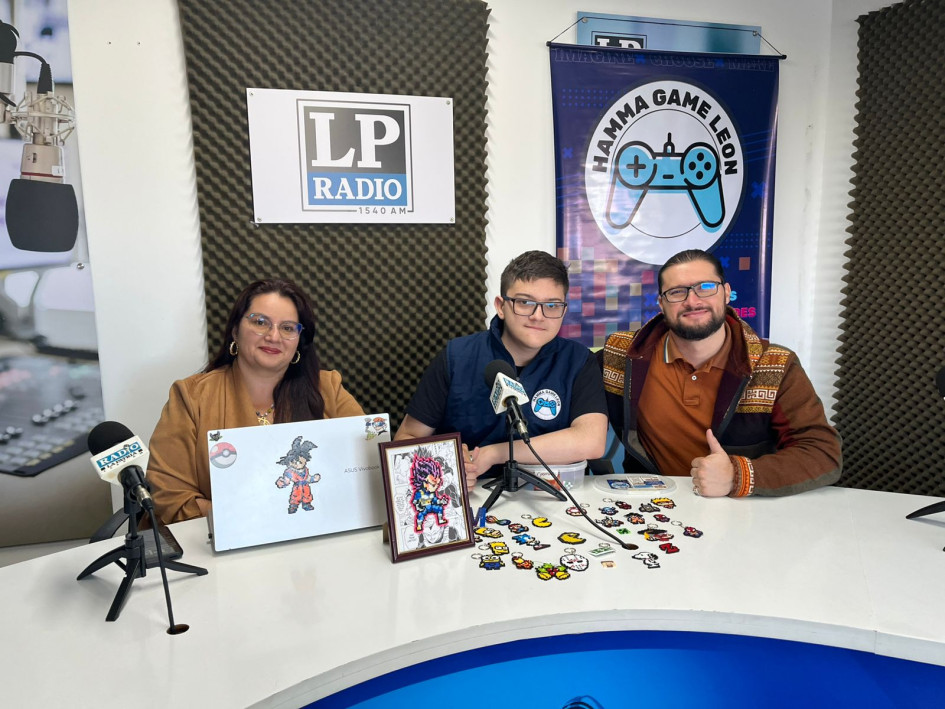  Sandra Milena Rendón, Miguel Ángel León y John James León, son familia y creadores del emprendimiento Hama Game León.  