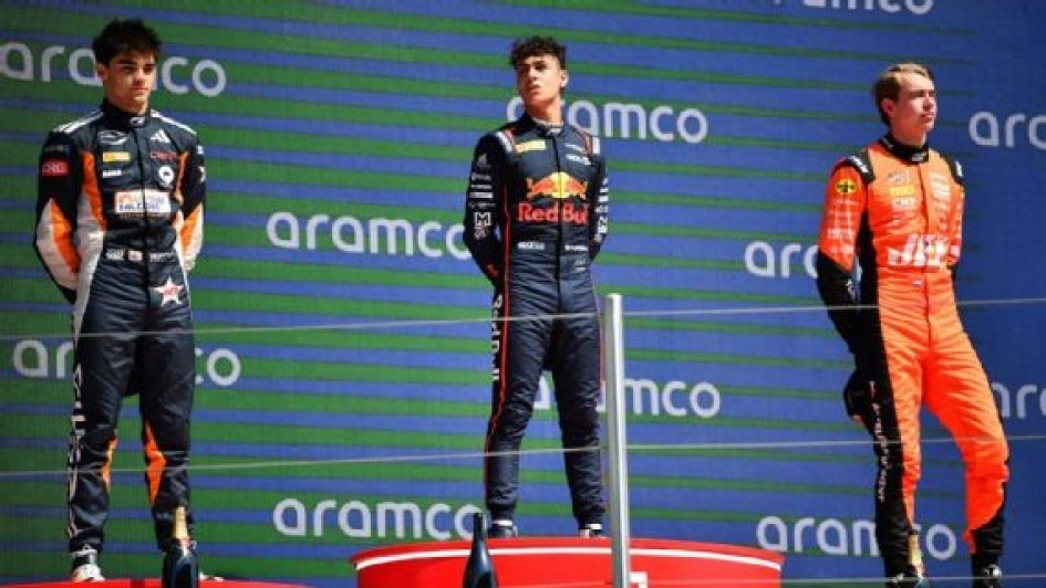 Montoya, Lindblad y Verschoor, el podio de la carrera larga de Barcelona.