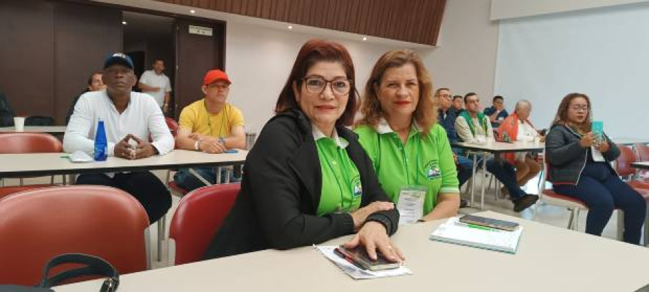 Foto I Tomada de la web de Sintrenal I LA PATRIA  Los trabajadores de los colegios públicos y de las secretarías de Educación en Colombia, incluidos los de Caldas, anuncian una asamblea permanente con un plan tortuga en servicios y atención a comunidades educativas. Así mismo, un paro indefinido. La foto corresponde a una asamblea nacional de delegados del sindicato Sintrenal.