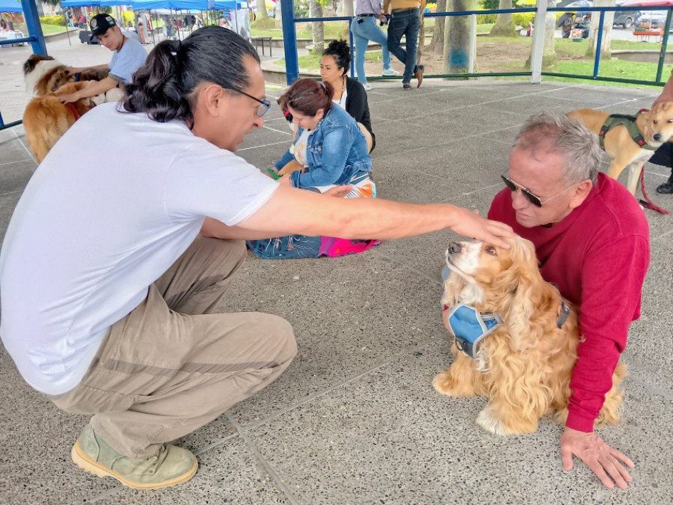 Los participantes siguieron las instrucciones en el Día Internacional del Yoga.
