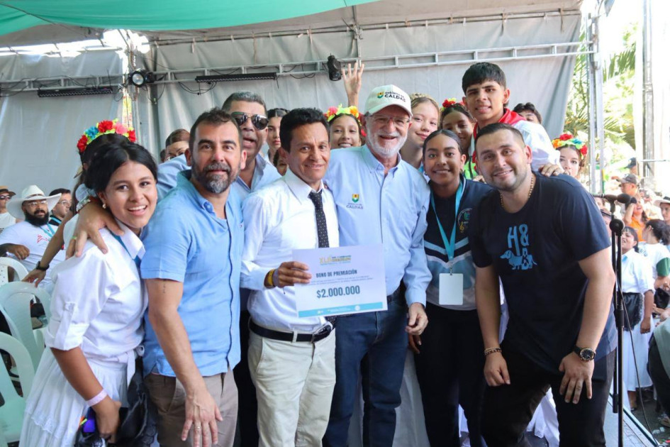 El gobernador de Caldas, Henry Gutiérrez, asistió a las presentaciones en Victoria.