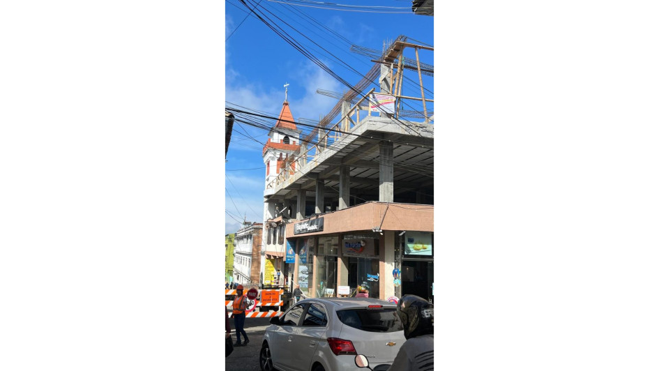 Al parecer la licencia no contemplaba sino dos plantas. 