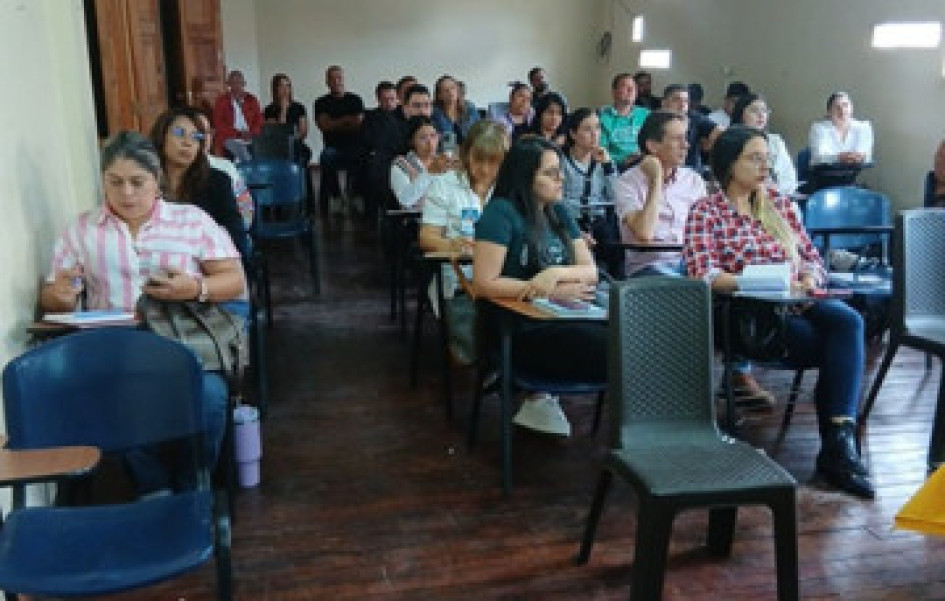 Juan Carlos Pérez Vásquez, contralor de Caldas, ofreció una jornada de capacitación para funcionarios de varias instituciones y dependencias de Anserma.
