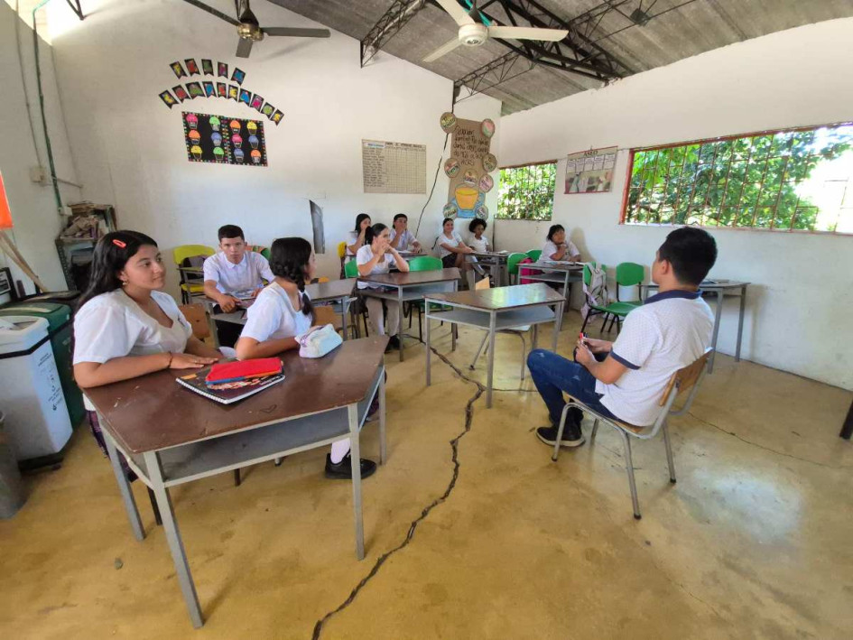 Pisos y paredes del colegio Isaza de Victoria (Caldas).se están fracturando por inestabilidad en el terreno. La humedad es protagonista en las paredes. 