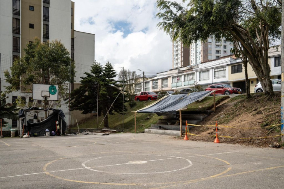 Obras en la cancha del barrio Laureles