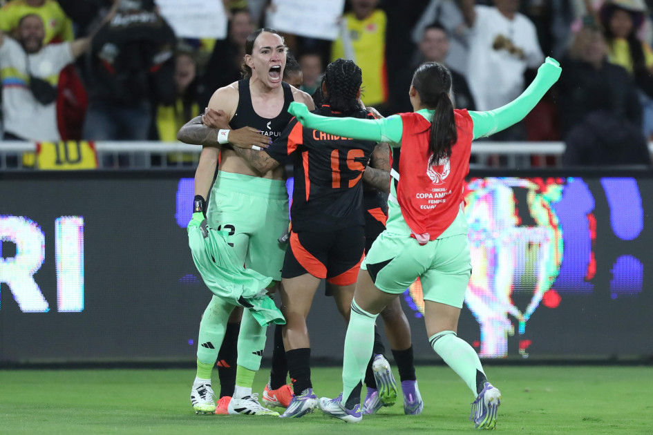 La figura de la clasificación colombiana fue la arquera Katherine Tapia (izq.). La Tricolor espera en la final de la Copa América a Brasil o Uruguay, que jugarán este miércoles la otra semifinal.