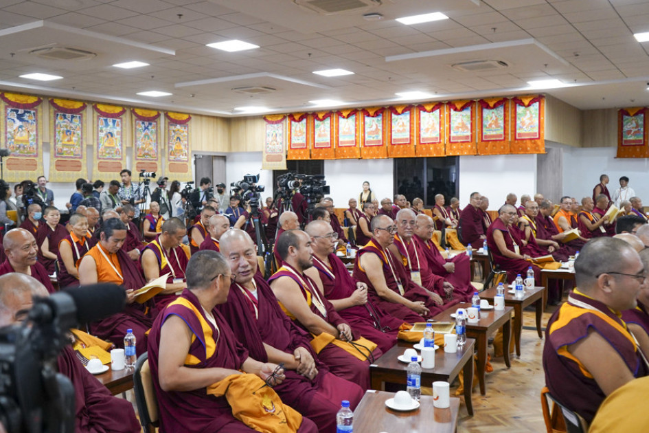 La cúpula del budismo tibetano condenó "enérgicamente" la interferencia de China en la sucesión del dalái lama y respaldó por unanimidad el plan presentado por su líder para asegurar la continuidad de su linaje.