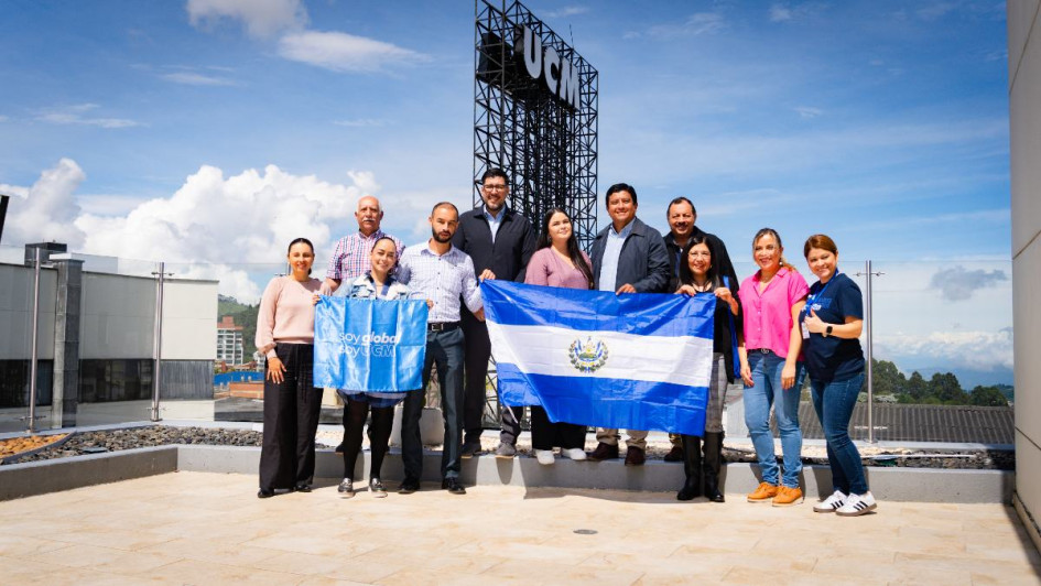La delegación de El Salvador visitó las instalaciones de la Universidad Católica de Manizales.