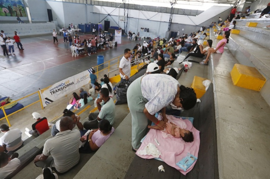 Albergue temporal, en el coliseo La Alfaguara, de Jamundí (Valle del Cauca).