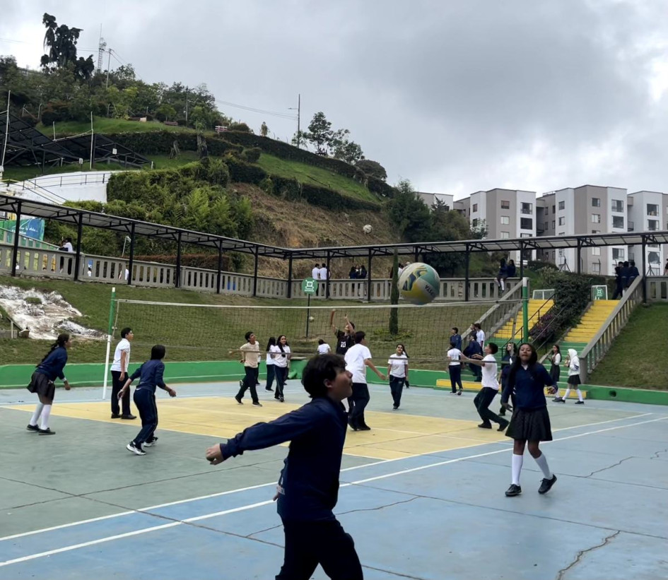 El colegio Seminario Redentorista tiene mil 164 estudiantes. La mayoría de ellos peregrinaron este viernes (1 de agosto).