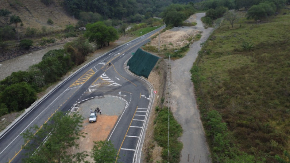 El alcalde anunció que la obra se entregaría a finales de agosto de este 2025. A mediados de julio se habilitaron 200 metros iluminados. Conozca el tramo mejorado.