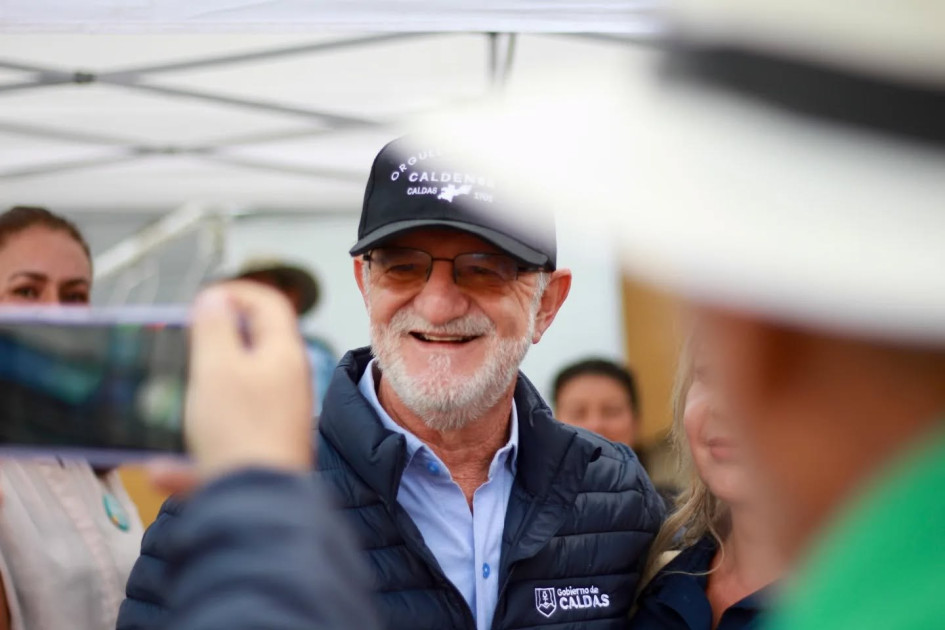 Gobernador, con su profesión presente