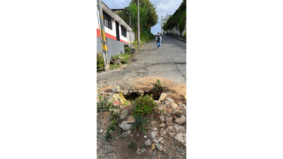 El hueco en la carrera 4 con calle 19 de Anserma.