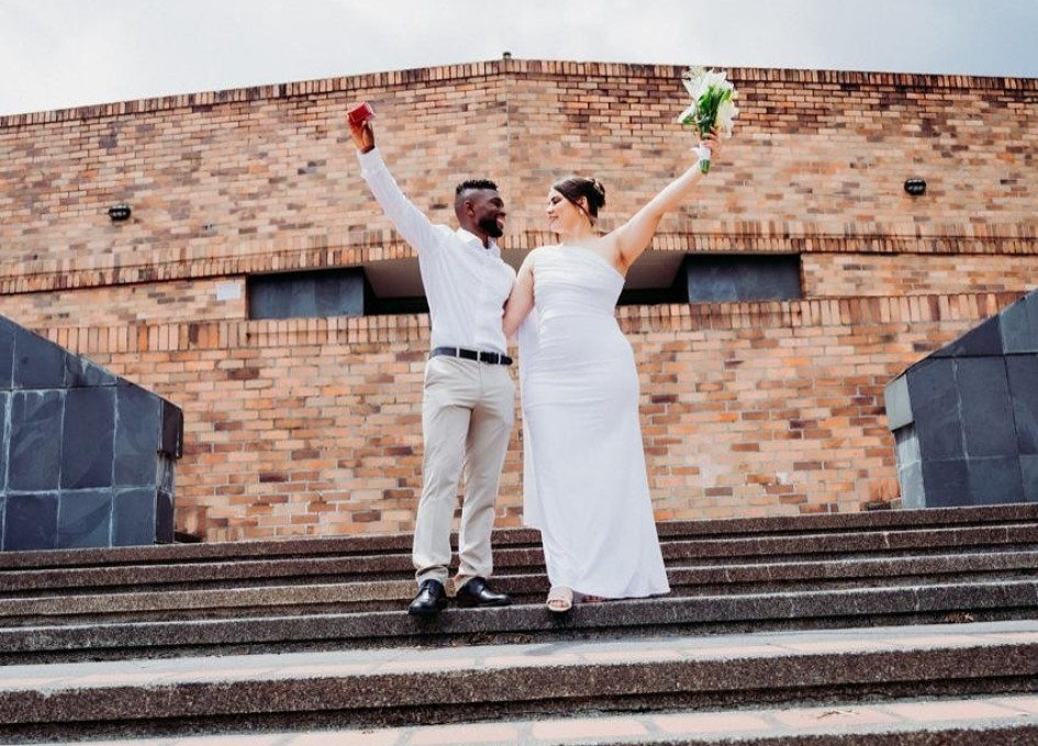 Juan David Cuesta, lateral derecho del Once Caldas, se casó la semana pasada con la paraguaya Romina Chiuzano. También recibió un homenaje del club.
