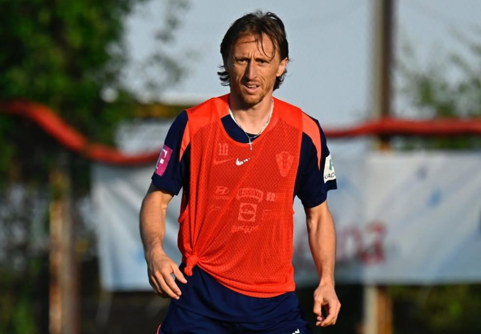 El croata Luka Modric es nuevo jugador del Milan de Italia. Estará en el club al menos por una temporada, pues su objetivo es mantenerse en ritmo para jugar con Croacia el Mundial del 2026.