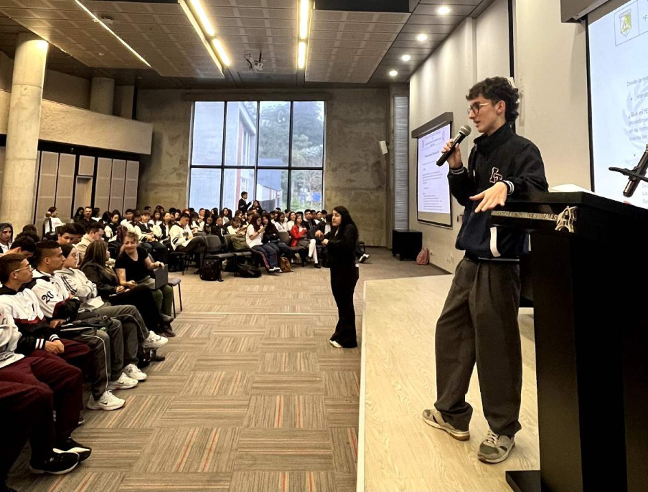 350 estudiantes de 16 colegios de Manizales llegaron a la Universidad Autónoma de Manizales para socializar el primer modelo ONU de instituciones públicas. 