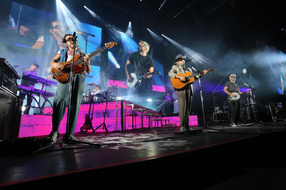 Foto | Luis Fernando Trejos | LA PATRIA Incluso durante las canciones tristes, la energía de la Banda no decayó. Simón bailaba al ritmo de Segundos platos.