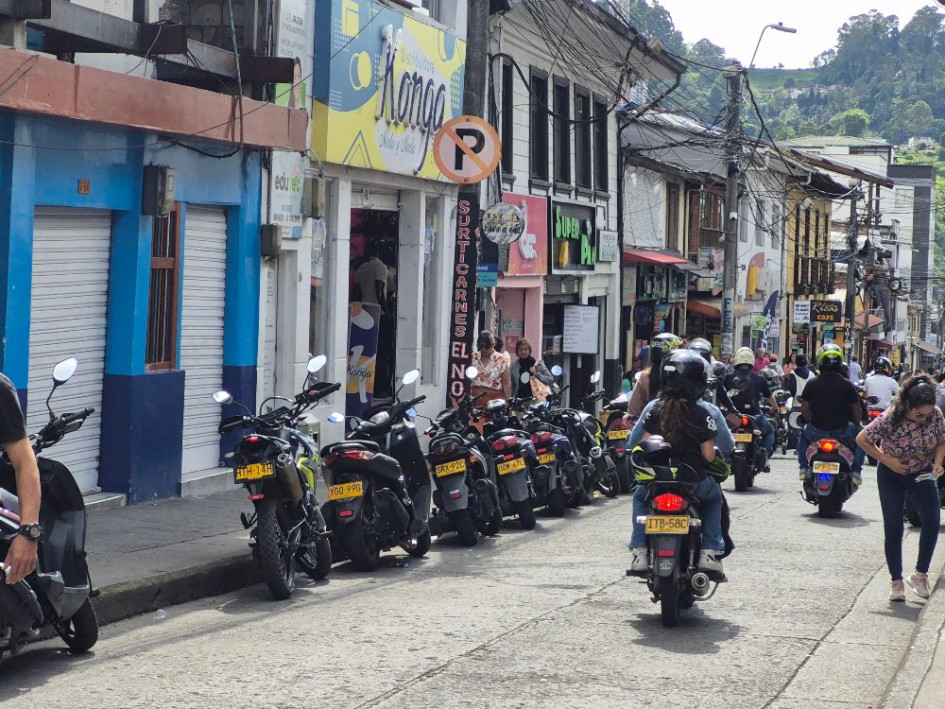 Las motos son las que más se ven en la carrera 5 de Villamaría.