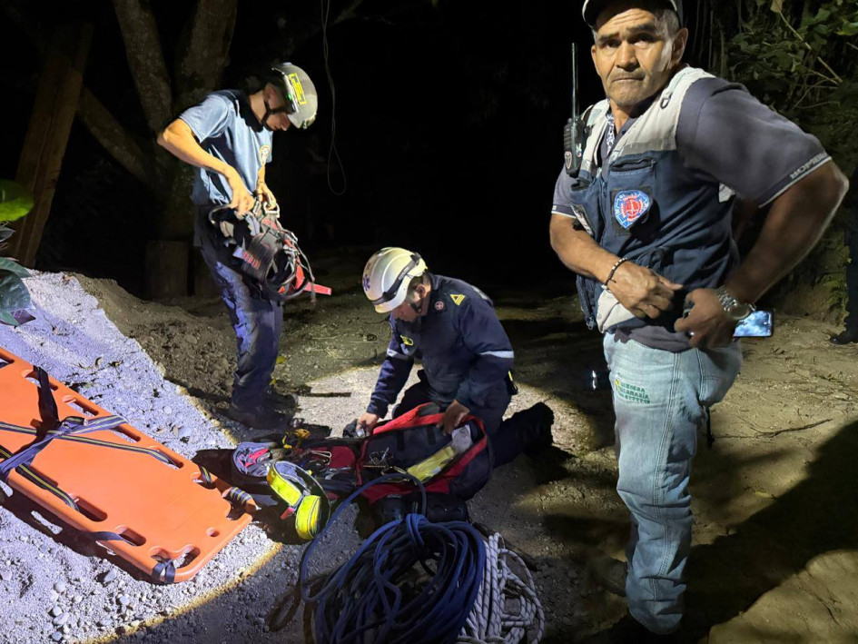 El ciudadano instalaba una antena sobre un árbol, cuando sufrió el infarto que le causó la muerte instantánea.