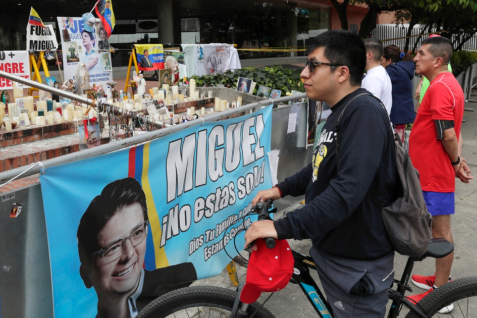 Los médicos iniciaron terapias para mitigar secuelas de su estancia prolongada en cuidados intensivos.