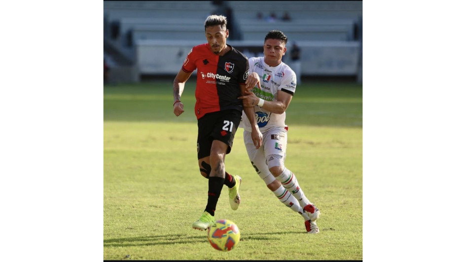 El defensor central manizaleño Juan Felipe Castaño disputó todo el encuentro contra los argentinos. 