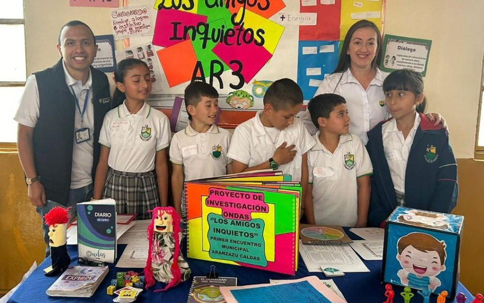 Caldas invierte $357 millones para fortalecer el Programa Ondas: 400 estudiantes se forman en ciencia, tecnología e innovación. 