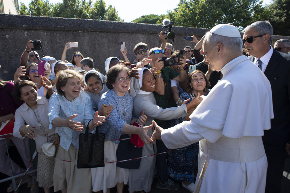 El papa León pasa, por estos días, sus vacaciones de verano en Castel Gandolfo, un pueblo cercano a Roma.