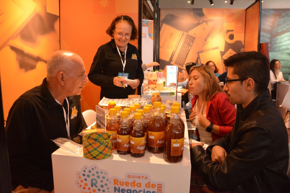 Un negocio tras otro. El frenesí comercial ambienta el Club Manizales. La Cámara de Comercio organizó la Quinta Rueda de Negocios, un encuentro anual al que han asistido cerca de 300 empresas, principalmente de Caldas. Hubo acercamientos entre compañías y nacieron nuevas alianzas. Las metas fueron crecer y comprar local.