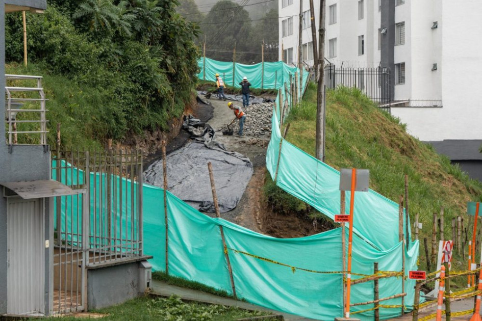 Este tramo está ubicado entre los edificios Compostela y Torreluna sobre la avenida Gilberto Alzate. 