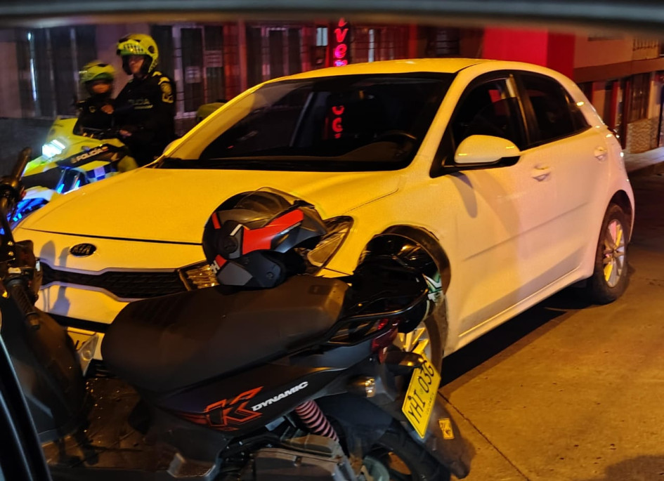 Dos vehículos se vieron involucrados en la colisión, en la que una mujer resultó lesionada en una mano.