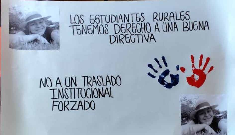 Foto I Cortesía para LA PATRIA  En carteleras, en puertas y en otros puntos del colegio expresaron con escritos el malestar por el supuesto anuncio de traslado de la rectora.
