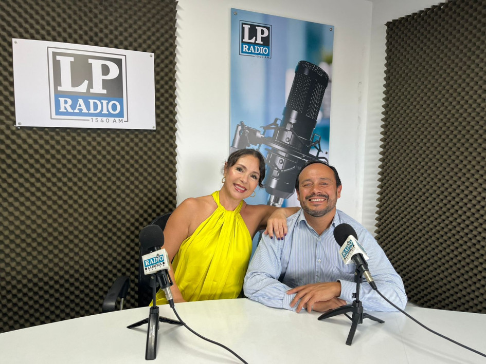 La soprano Andrea Vargas y el tenor Javier Almanza de Dueto Romanza Show. 