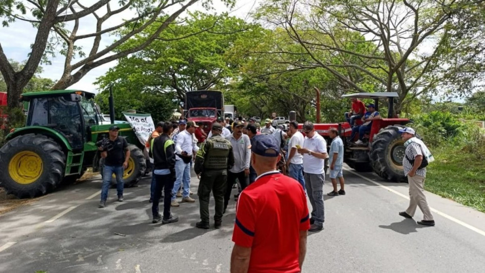 Arroceros en el Huila se unieron al paro nacional.