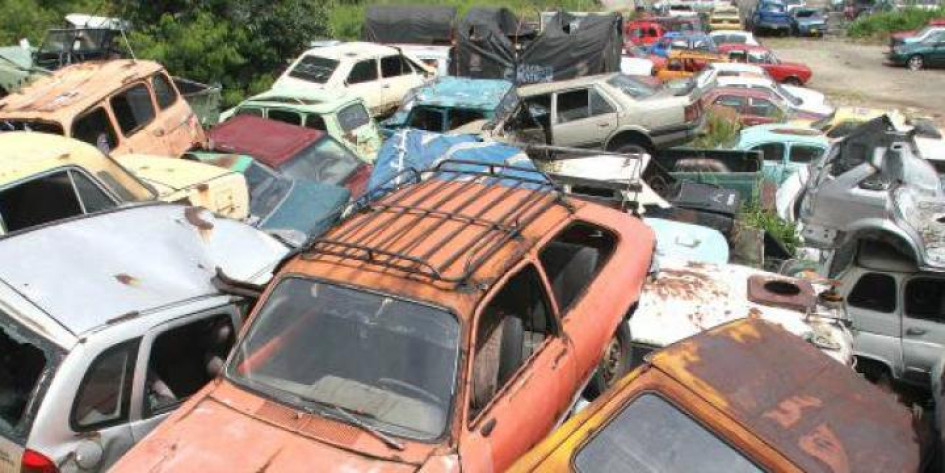 Foto Ilustración | LA PATRIA  La mujer chatarrizó el carro que le dieron a guardar.