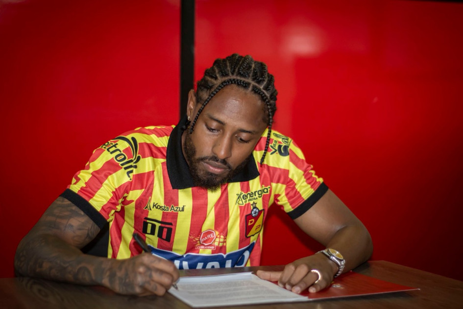 Deportivo Pereira se quedó con uno de los jugadores más buscados en el mercado de pases del fútbol colombiano, fichó a Omar Albornoz. 