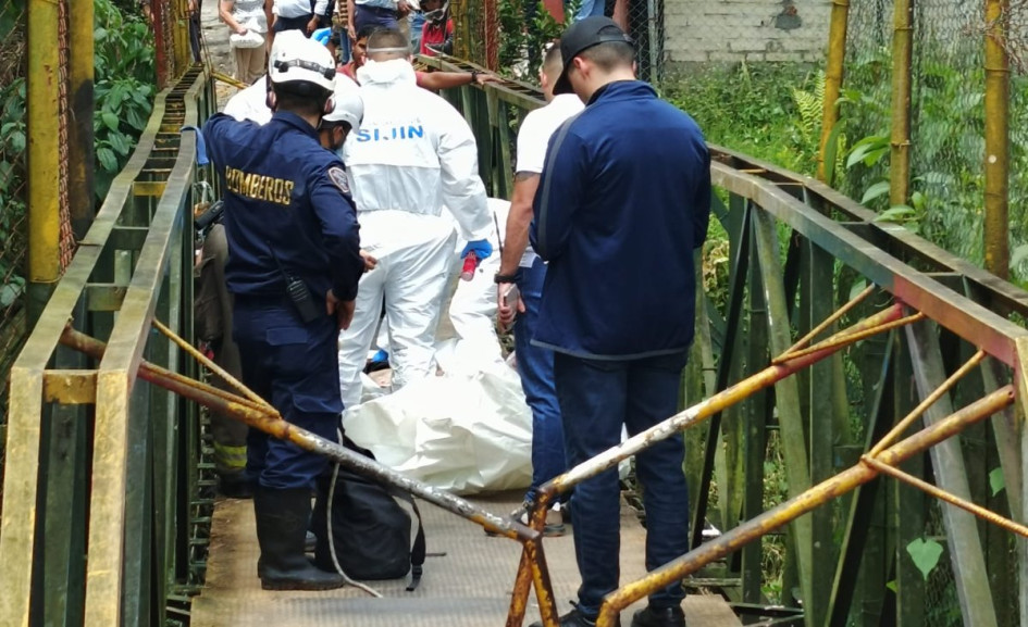 Cristian Camilo Cifuentes Valencia, nacido en Dosquebradas en el año 2000 y con cédula expedida en el mismo municipio fue hallado sin vida en una quebrada.