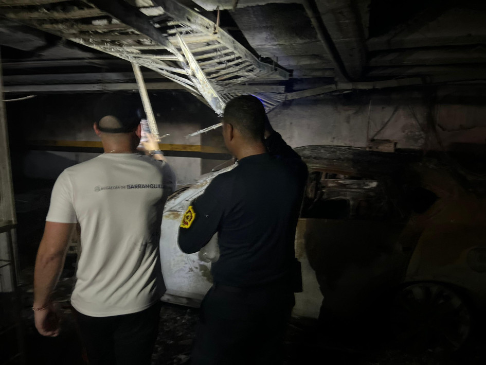 Este es el sótano del conjunto residencial Flores de Recreo en donde se originó el incendio en Barranquilla.