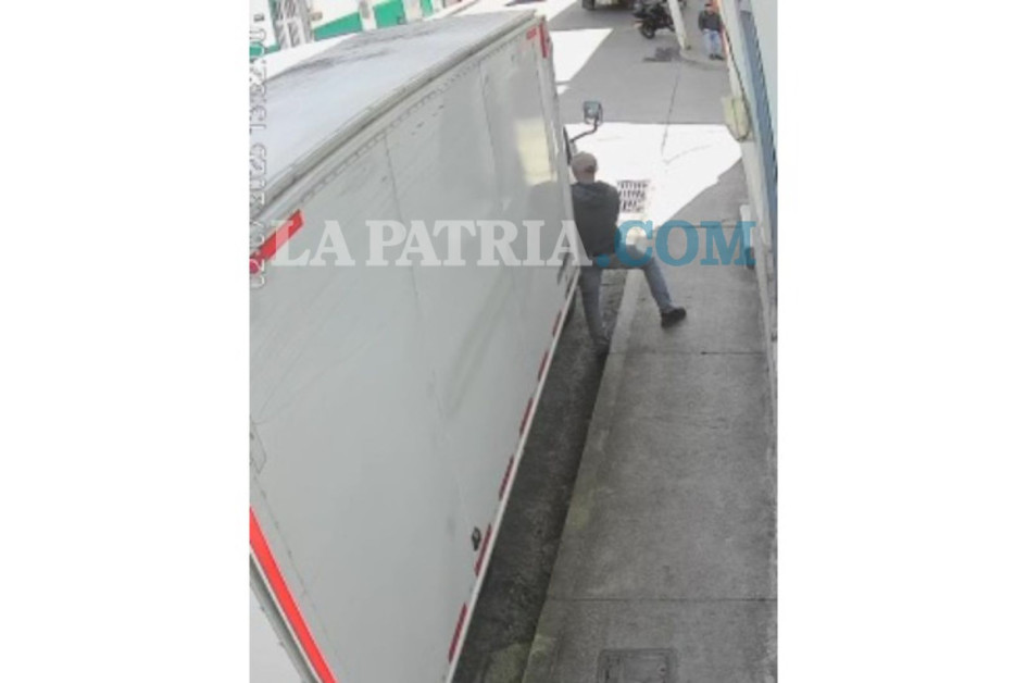 Dos sujetos son los señalados de cometer el hurto mientras la víctima entregaba el pedido.