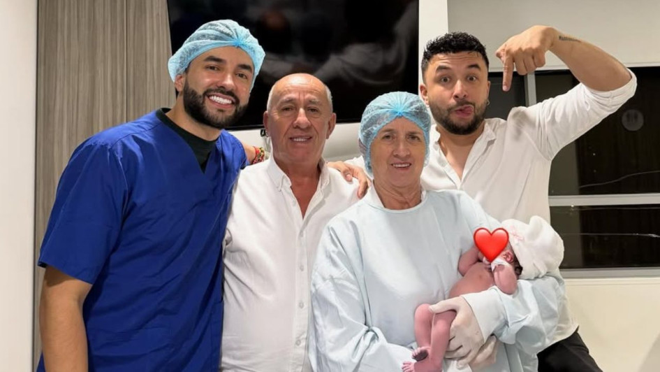 Alejandro, Oswaldo, Socorrito y Alex con Juanita, su nueva integrante. 