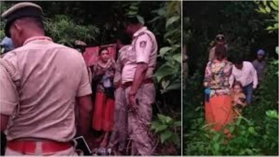 Una mujer y sus dos hijas fueron halladas viviendo en una cueva. 