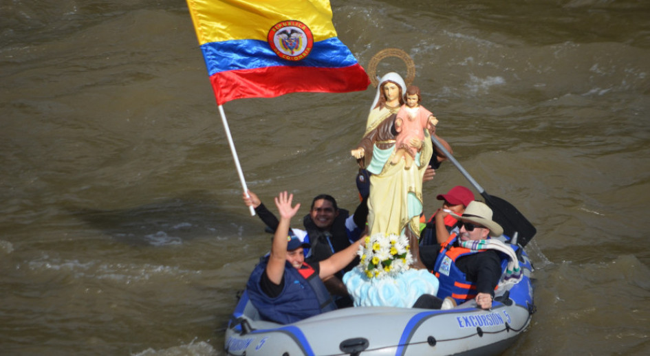 Los habitantes del corregimiento de Arauca (Palestina) se embarcaron con la Virgen del Carmen por las aguas del río Cauca.